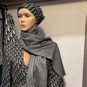 Classy Dior light grey sort scarf New